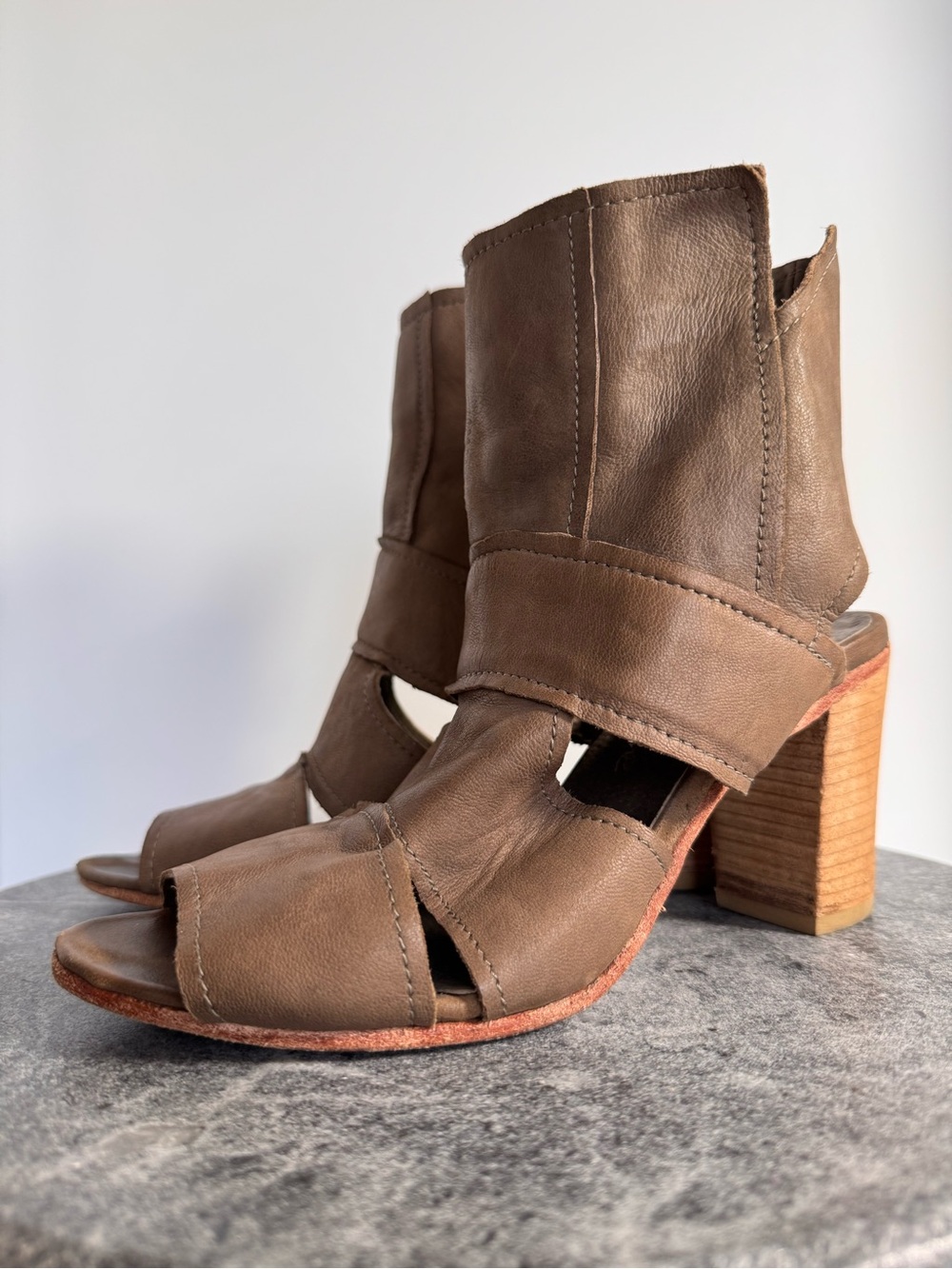 Free People Effie Taupe Tan Brown Leather Block Heels Sandals 38